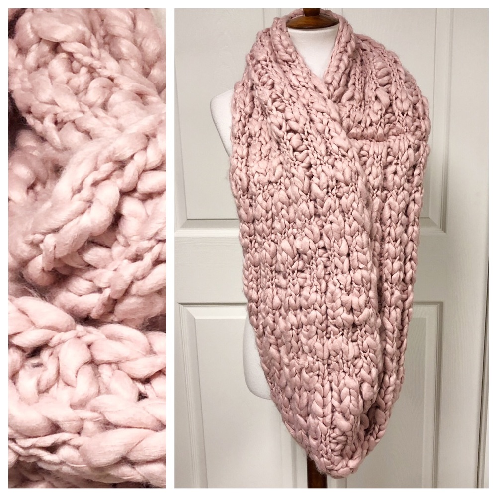 NEW FREE PEOPLE CHUNKY KNIT DREAM INFINITY SCARF - Picture 3 of 5